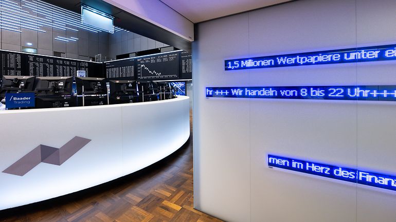 Trading pit with ticker